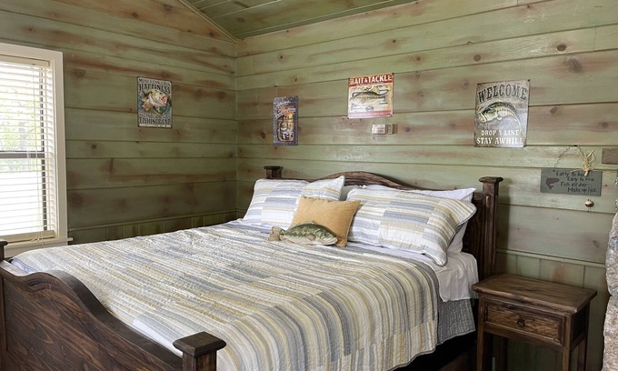 Dennis Cabin | Cabin 4 on Stony Point