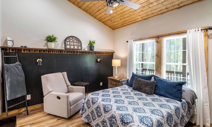 Moravian Falls Cabin | Cabin 4, the delightful Happy Cabin in the heart of Moravian Falls, NC
