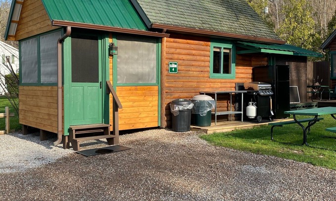North Bay Cabin | Cabin 4 Waterfront - Three Pines Lodging & Marina