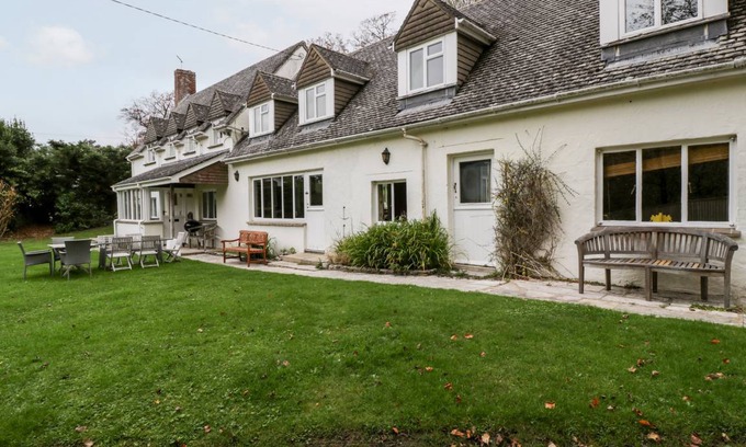 Wareham Cottage | Cabin ∙ 5 bedrooms ∙ 13 guests