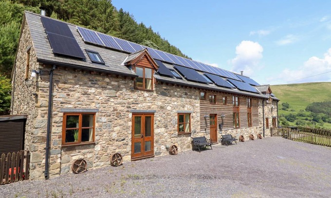 Pennant Melangell Cottage | Cabin ∙ 5 bedrooms ∙ 11 guests