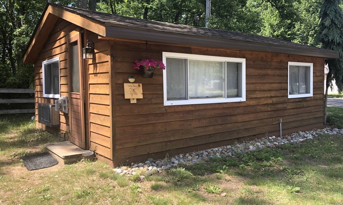 Mayfield Cabin | Cabin 5 Lake Cabin Resort on Fife Lake