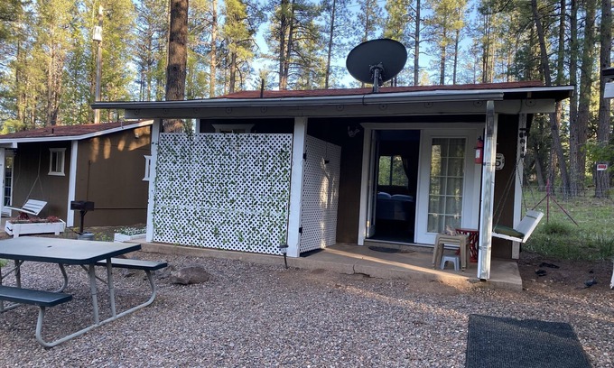 Payson Cabin | Cabin 5 – Wolf Den Family Cabin - Multiple Beds, Fireplace and Outdoor Jacuzzi