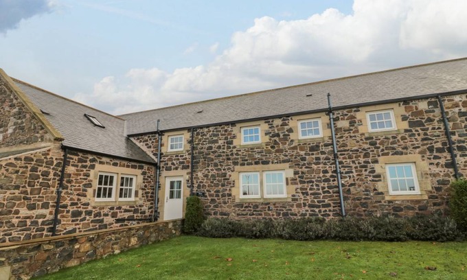 South Charlton Cottage | Cabin ∙ 6 bedrooms ∙ 12 guests