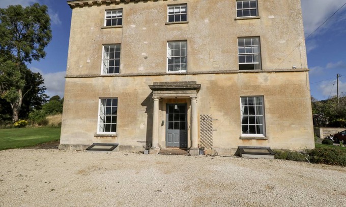 Dursley Cottage | Cabin ∙ 6 bedrooms ∙ 12 guests