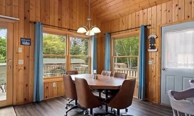Pine River Apartment | Cabin 8 at Heaths Resort