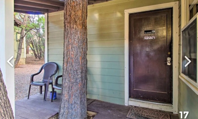 Pinetop-Lakeside Cabin | Cabin 9 with Hot Tub & Queen Bed