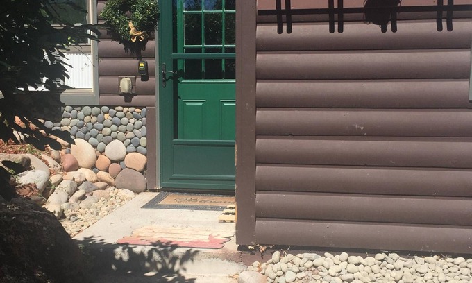Glenwood Springs Apartment | Cabin apartment on Gold Medal Waters!