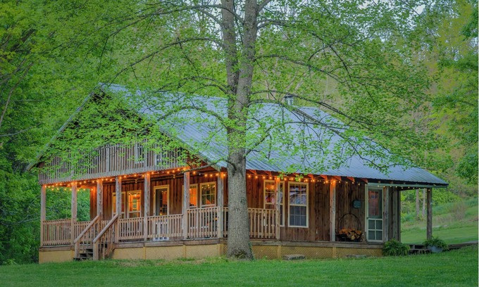 Elizabethtown Cabin | Cabin at Calico Springs - Bluegrass and Bourbon