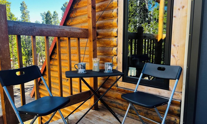 Glendevey Cabin | Cabin Bunkhouse Snow Mobile Destination