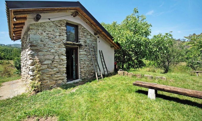 Casaleggio Boiro Cabin | Cabin 'Delle Castagne' with Mountain View, Wi-Fi and Air Conditioning