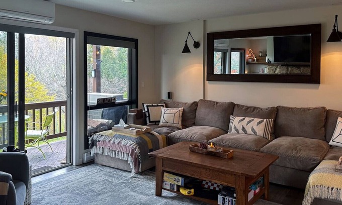 East Jewett Apartment | Cabin Fever Too Cozy & Picturesque Gem with Mountain Views