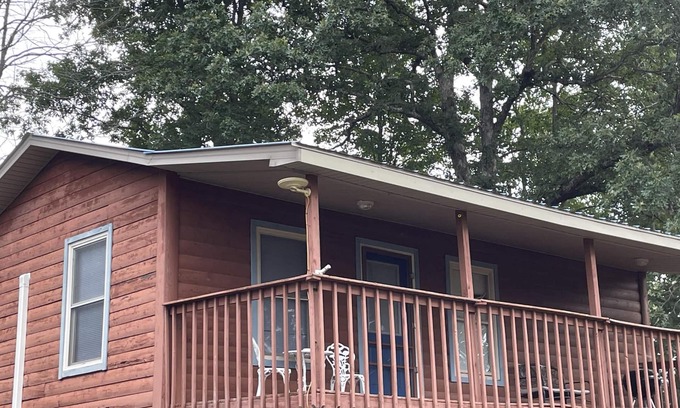 Campton Cabin | Cabin for two with an awesome view hot tub and wi-fi