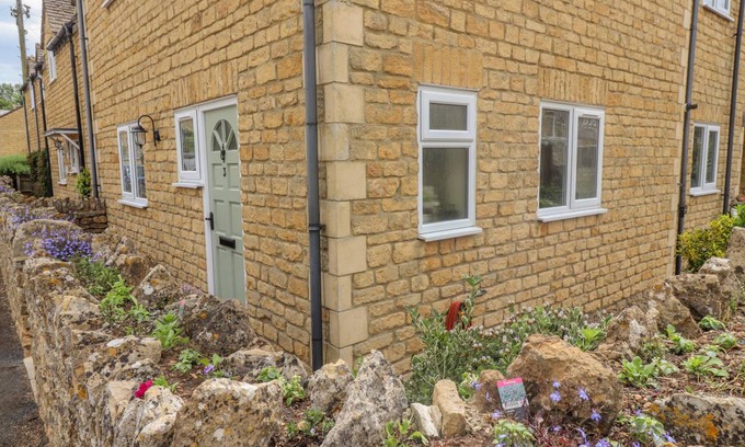 Bourton Cottage | Cabin ∙ 2 bedrooms ∙ 4 guests