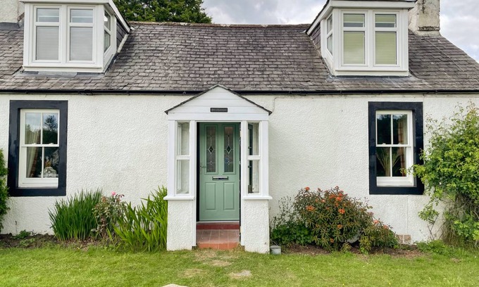 Beattock Cottage | Cabin ∙ 3 bedrooms ∙ 5 guests