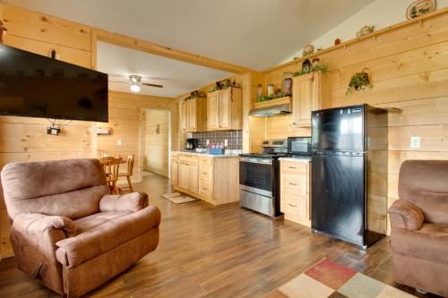 Mountain View House | Cabin Getaway in Mountain View with Porch and Grill