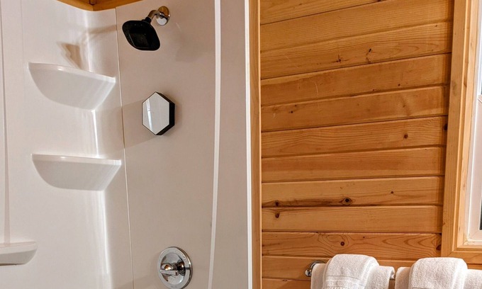 Cascade Locks Cabin | Cabin in the heart of Cascade Locks w/Jacuzzi tub