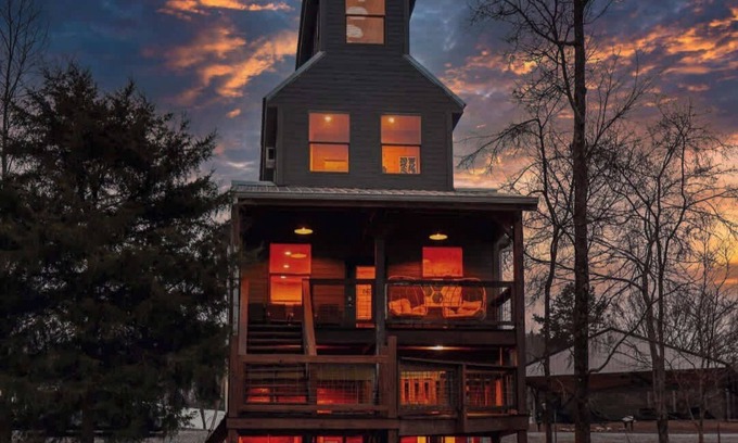 New Hope Cabin | Cabin in the Sky with an outdoor kitchen!