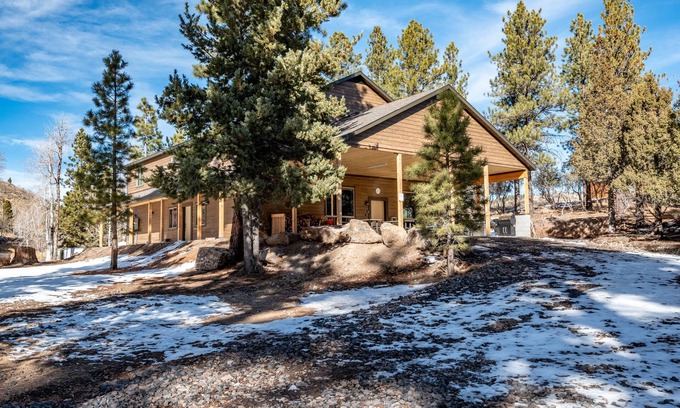 Mammoth Creek Cabin | Cabin Lodge at Panguitch Lake Sleeps 18, wifi, good roads, year round access