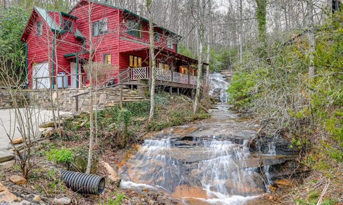 Franklin House | Cabin on Ledford Branch with Waterfall and Wading Pool
