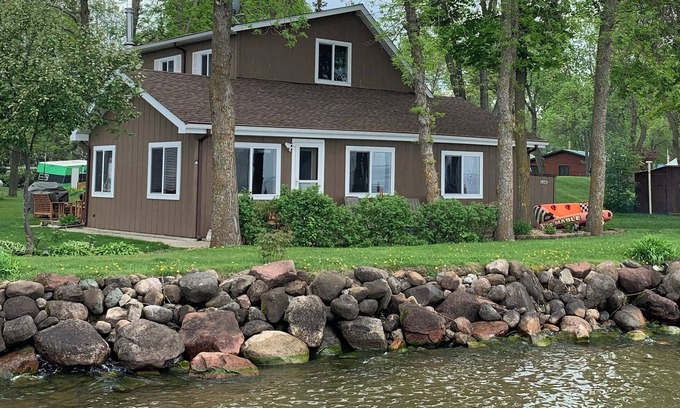 Isle Cabin | Cabin on MilleLacs, RV hookups, stunning sunsets, dogs welcome.