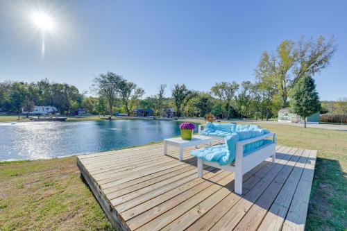 Austinville Apartment | Cabin on Rivers Edge Trail in Steamboat Rock!
