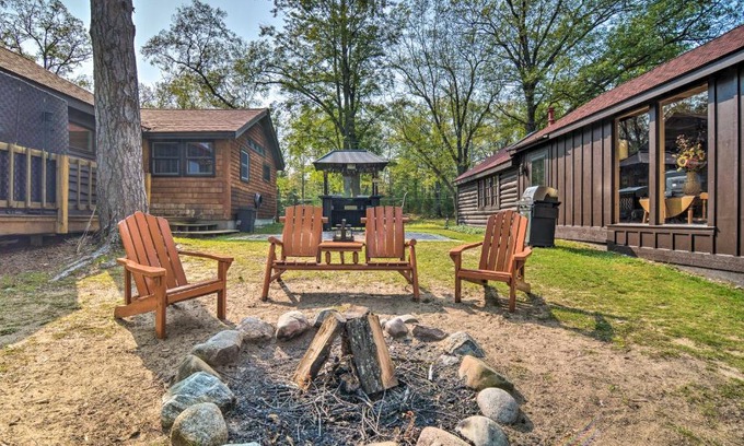 Atlanta House | Cabin on Rush Lake with Bar, Grill and Kayaks!