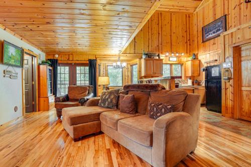 Blue Eye House | Cabin on Table Rock Lake with Hot Tub and Fire Pit!