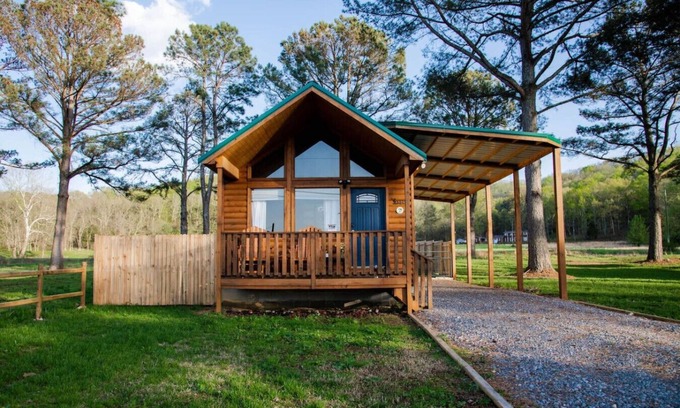 Groveoak Cabin | Cabin|Pets!Sleeps 5|Close to Lake Guntersville|2BR