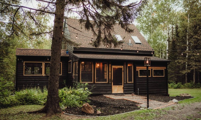 Grand Marais Cabin | Cabin retreat nestled in the woods above Lake Superior. Close to GM AND Lutsen.