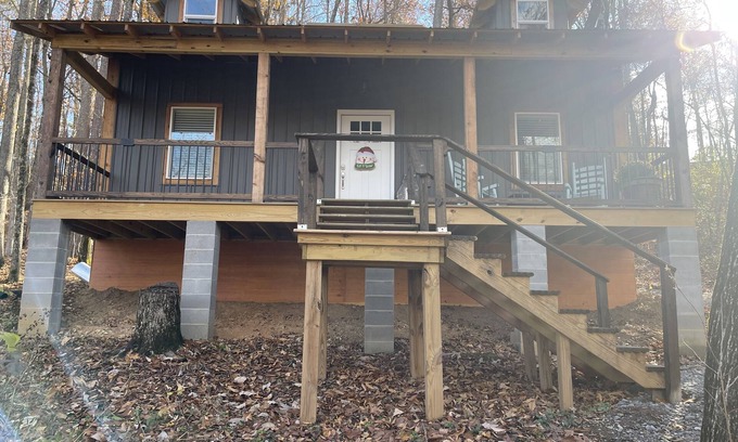 Groveoak Cabin | Cabin - secluded and Guntersville Lake w/hot tub and fire pit