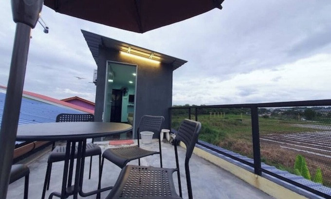 Shah Alam Apartment | Cabin stay with great sunrise and plane spotting