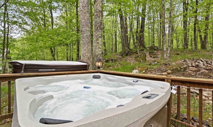 Charter Hills Cabin | Cabin w/large deck & hot tub