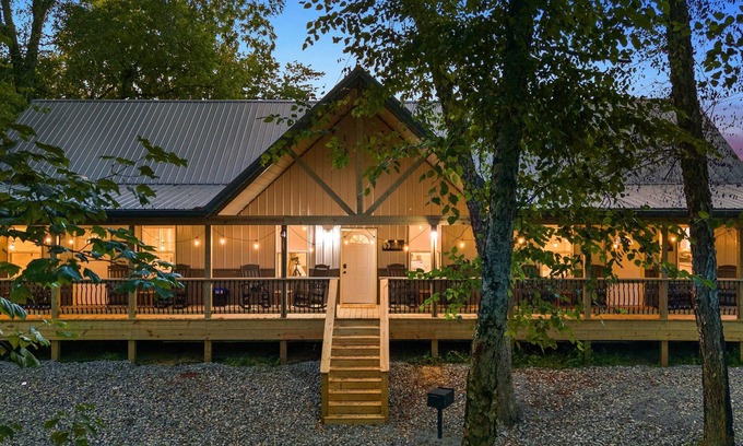 Bakerton Cabin | Cabin with Firepit~Arcade Games~River Boat Ramp~20 Min Lake Cumberland
