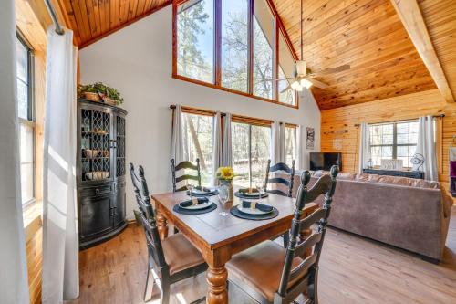 Broken Bow House | Cabin with Private Hot Tub 2 Mi to Broken Bow Lake!