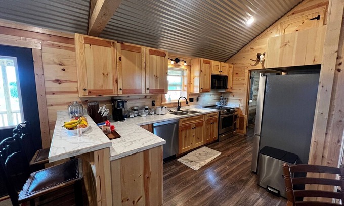 Gatesville Cabin | Cabins in Gatesville on a 1,000 acre Exotic Wildlife Ranch