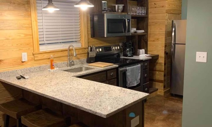Wilsonville Cabin | CABINS OF LAY LAKE AT BEESWAX CABIN #5