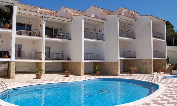 Llanca House | CABIONI - casa adosada con piscina comunitaria, cerca de la playa de Grifeu.
