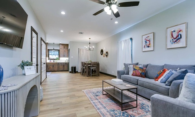 San Angelo House | Cactus Hotel W/2BR & 2.5BA