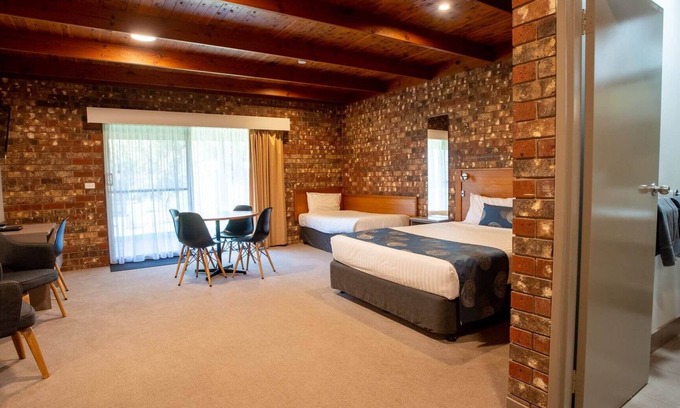 Moama Hotel | Cadell on the Murray Motel Resort