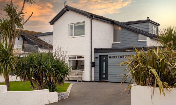 Rhosneigr House | Cae Cloc - A 3 bed house in the heart of Rhosneigr