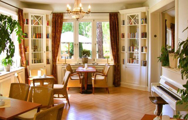 Magdeburg House | Cafe´Seestrasse