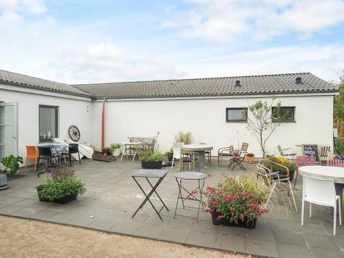 Reersø House | Cafe Vilhelm Holiday Centre