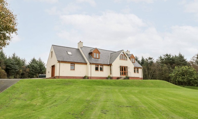 Stranraer House | CAIRNHAPPLE HOUSE, family friendly, with a garden in Stranraer