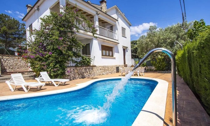 Canyelles Cottage | CAL VIVES with Pool, Barbecue, WI-FI and Tennis Court just 8 kms from Sitges