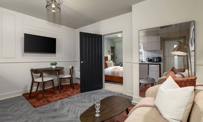 Tillicoultry Apartment | Caledonia Suite by The Wallace Monument