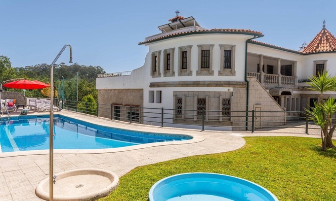Cardielos House | Calejo House – Pool & Sports & Grill Retreat