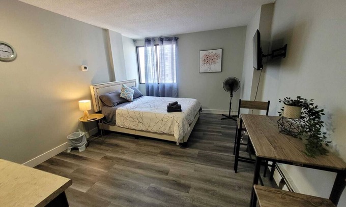 Downtown Calgary Apartment | Calgary Hideaway: Modern Studio in City Center