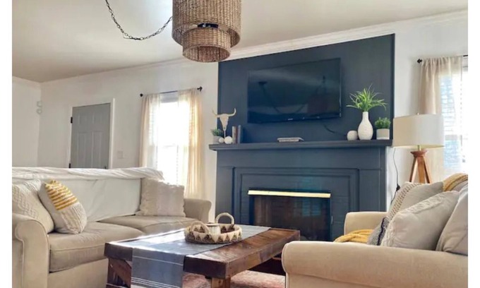 Huntsville House | Cali in the Huntsville Valley