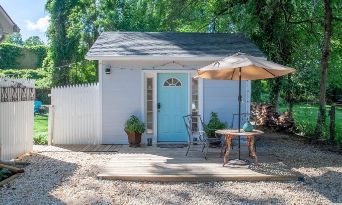 Wardour House | Calico Cottage Guest House